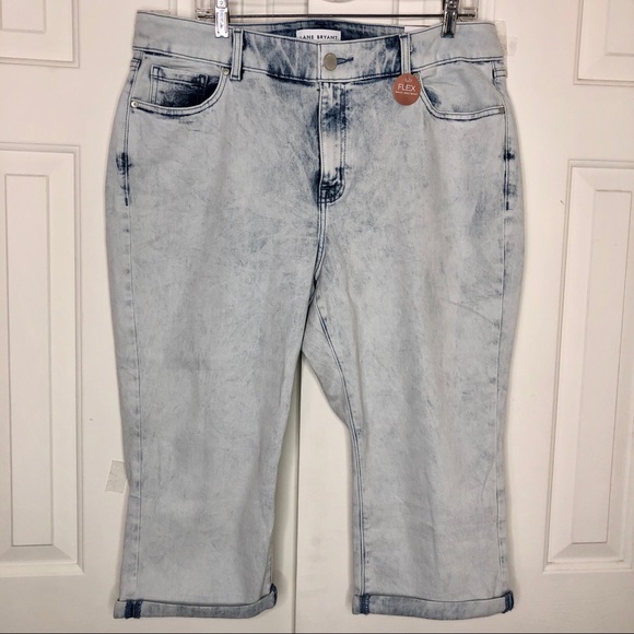 Lane Bryant High-Rise Acid Wash Pedal Jeans NWT - Picture 2 of 16
